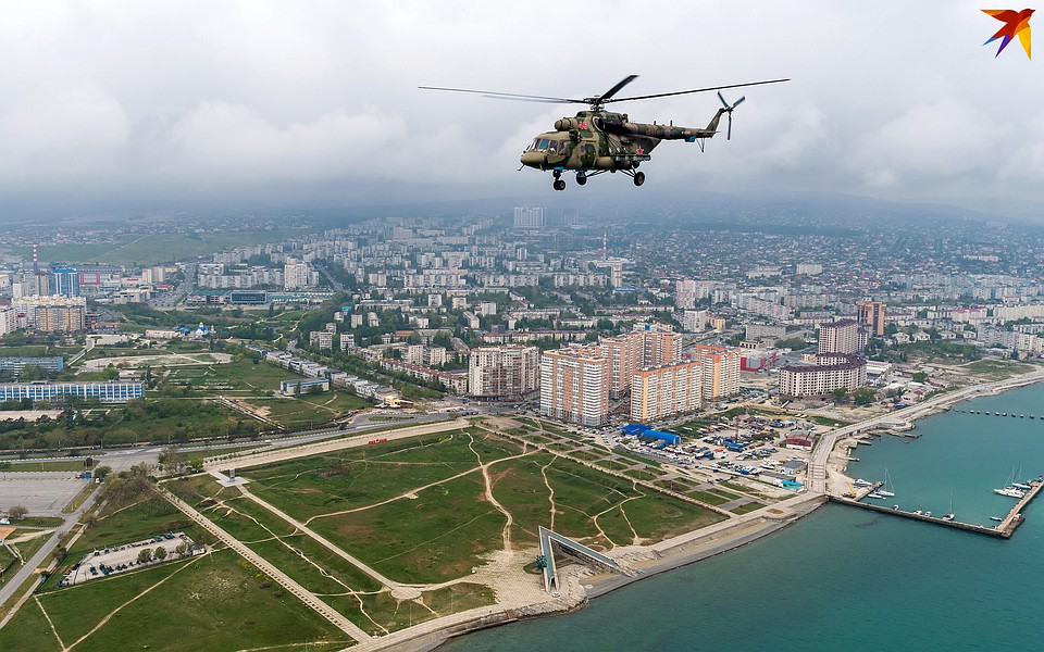 Авиапарад в Новороссийске Фото: Александр ЛЕБЕДЕВ