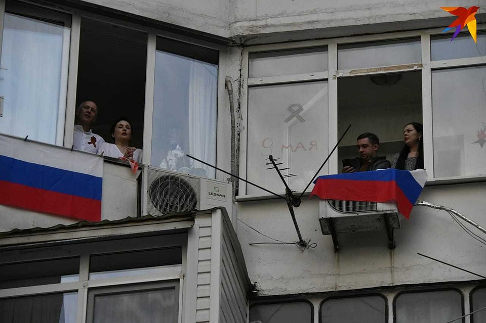 Акция "Песня на балконе" в Краснодаре на улице Головатого Фото: Кирилл ВЕРШИНИН