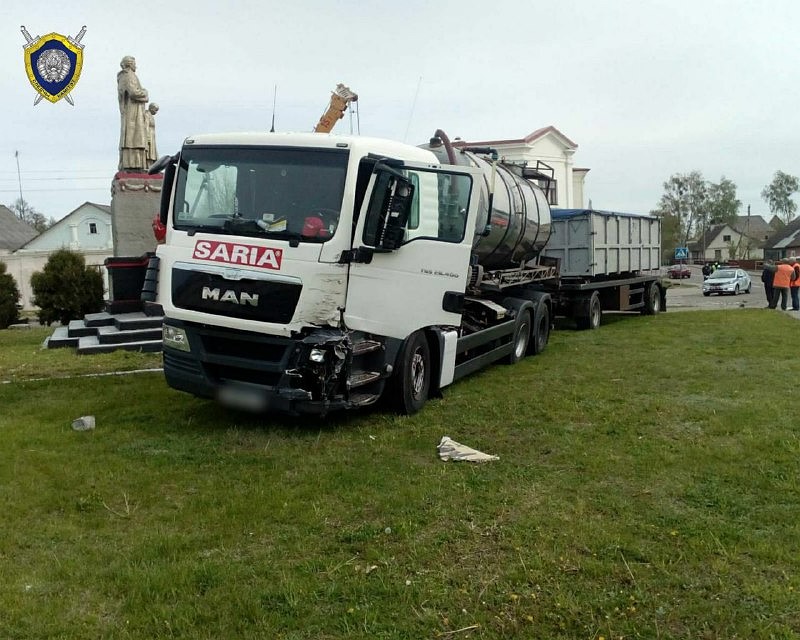 В Свислочском районе автопоезд врезался в автобус. Фото: СК