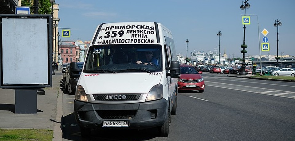 На дороги Санкт-Петербурга выйдет часть отмененных маршруток. Фото: Артем КИЛЬКИН