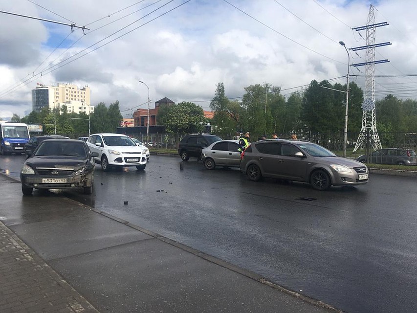 На Московском шоссе в Рязани произошло массовое ДТП.