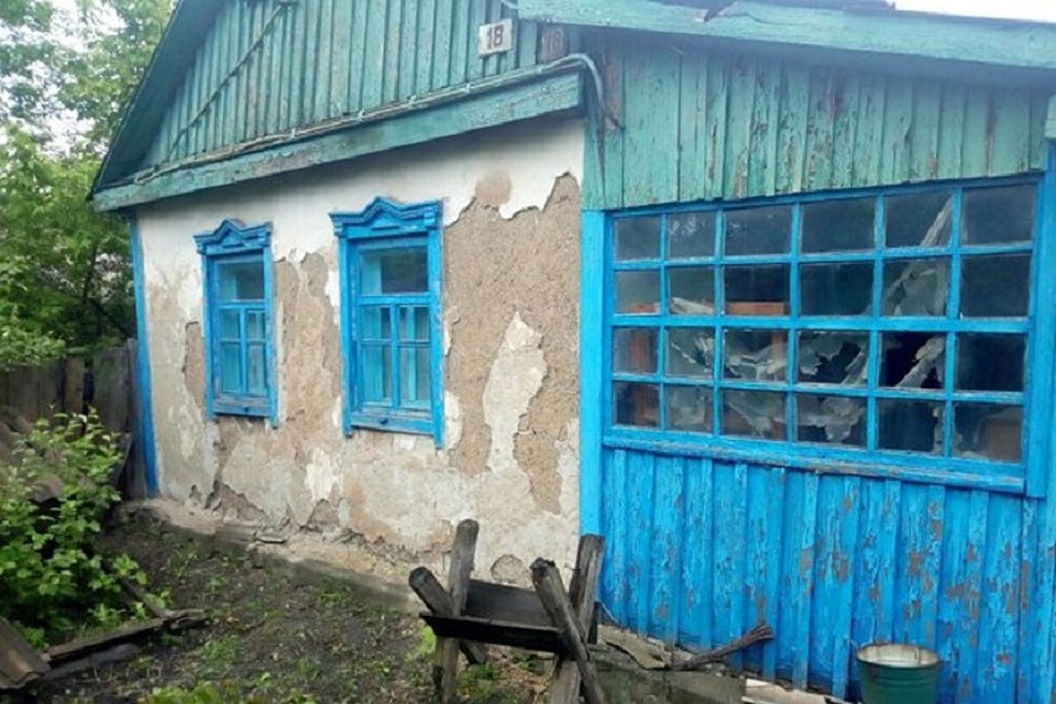 Ул. Новостройка д.18 – повреждено остекление жилого дома, Фото: Представительство ЛНР в СЦКК