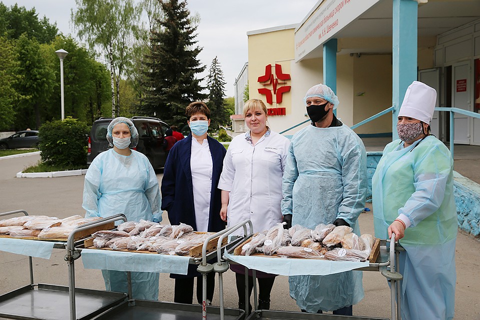 Каждую неделю в БСМП привозят хлеб. Фото: БСМП Калуга