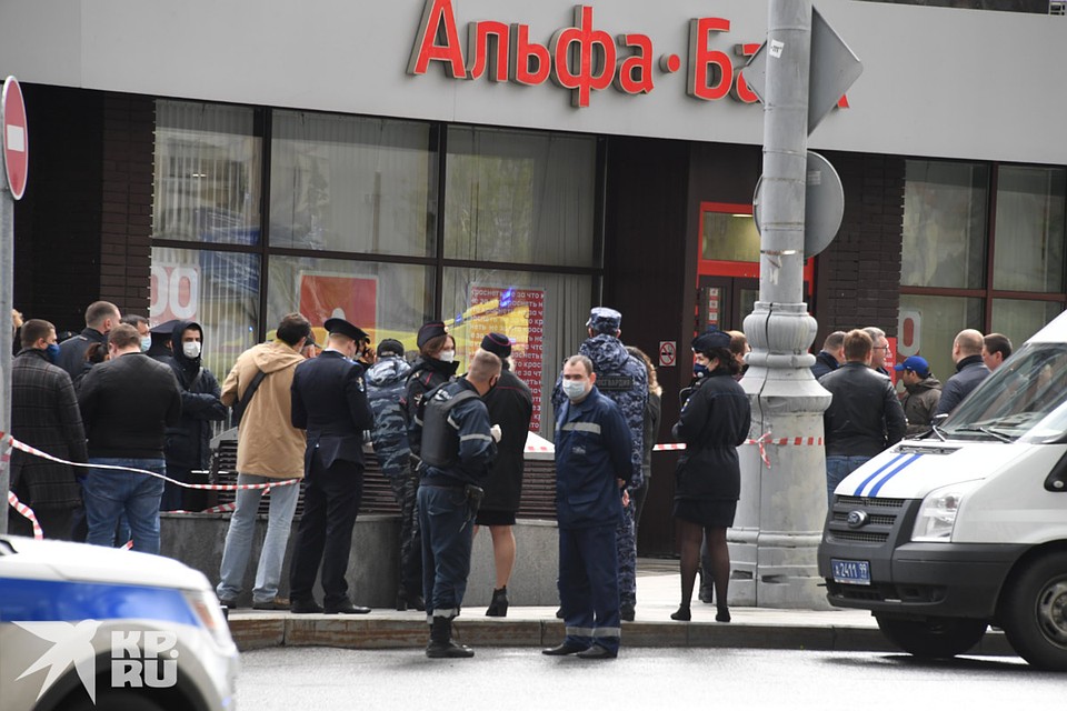Мужчину отправили на допрос в ближайшее отделение полиции, никто не пострадал. Фото: Михаил ФРОЛОВ