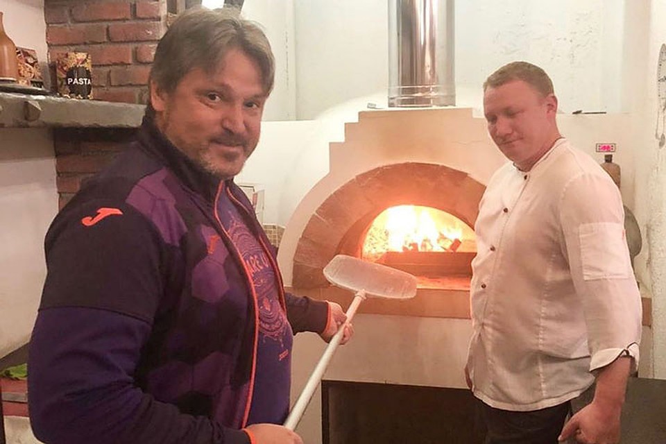 Главный тренер решил приготовить пиццу для своих подопечных Фото: instagram.com