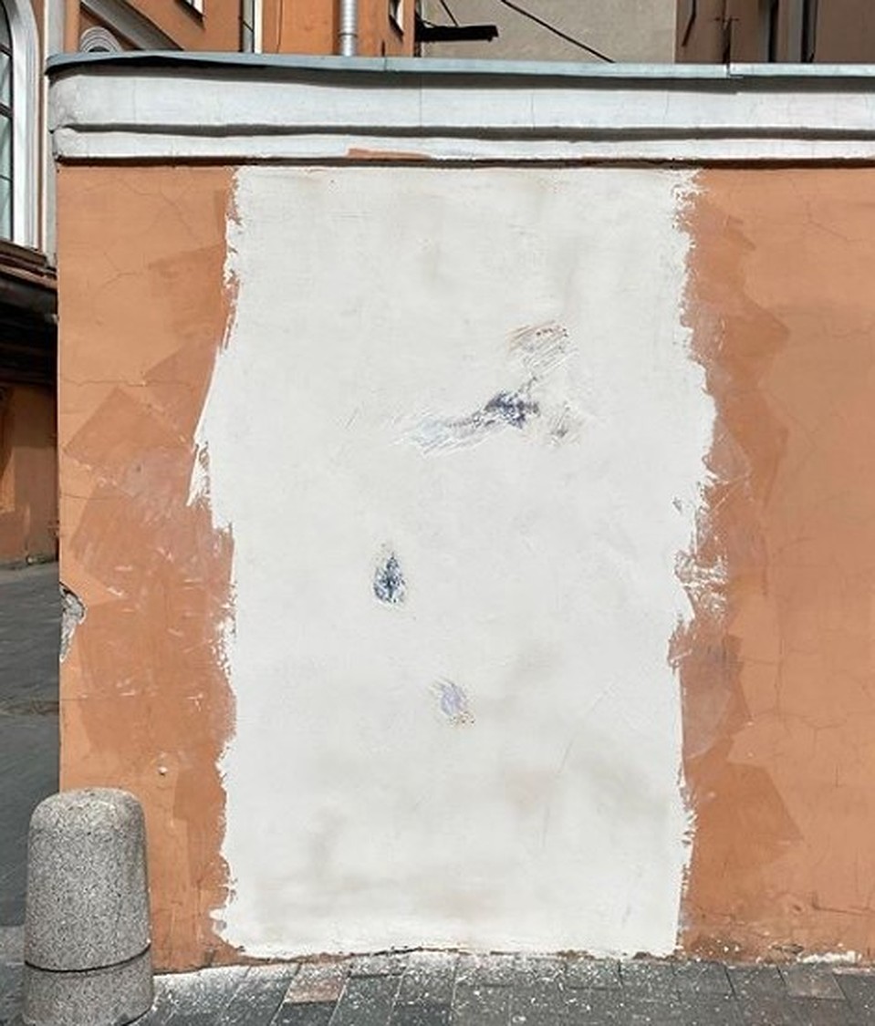 Уличный рисунок уничтожили самым примитивным способом. Фото: instagram.com/brodsky.online