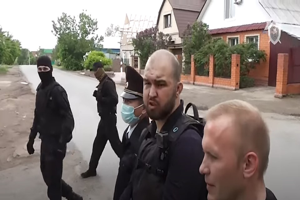 Один из задержанных рассказал и показал следователям, как они убивали своих жертв