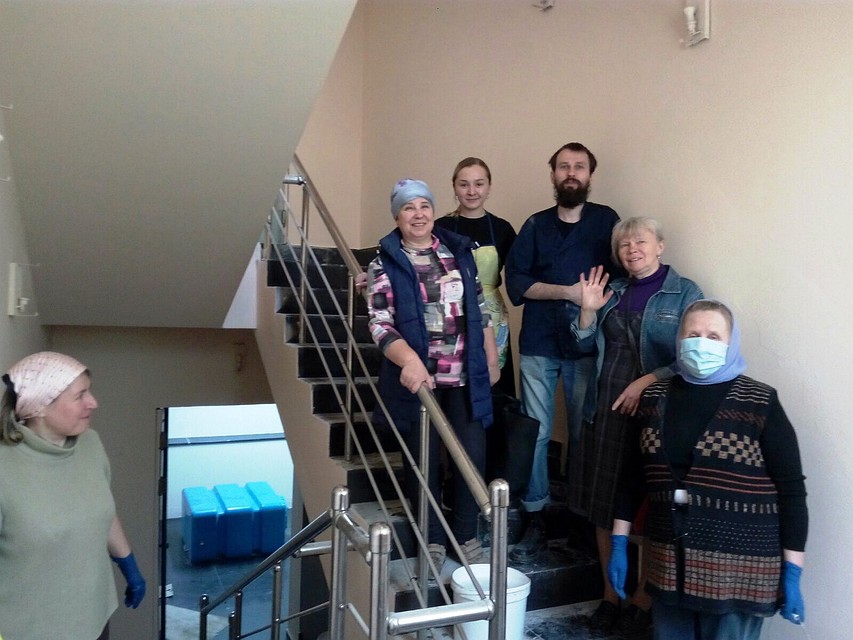 Вчера и сегодня прихожане проводили субботник в «утюге». Фото: Храм святого Александра Невского в Челябинске/vk.com