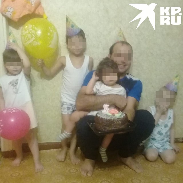 Валентина говорит, что ее сожитель - родной отец всех детей. Фото: личный архив.