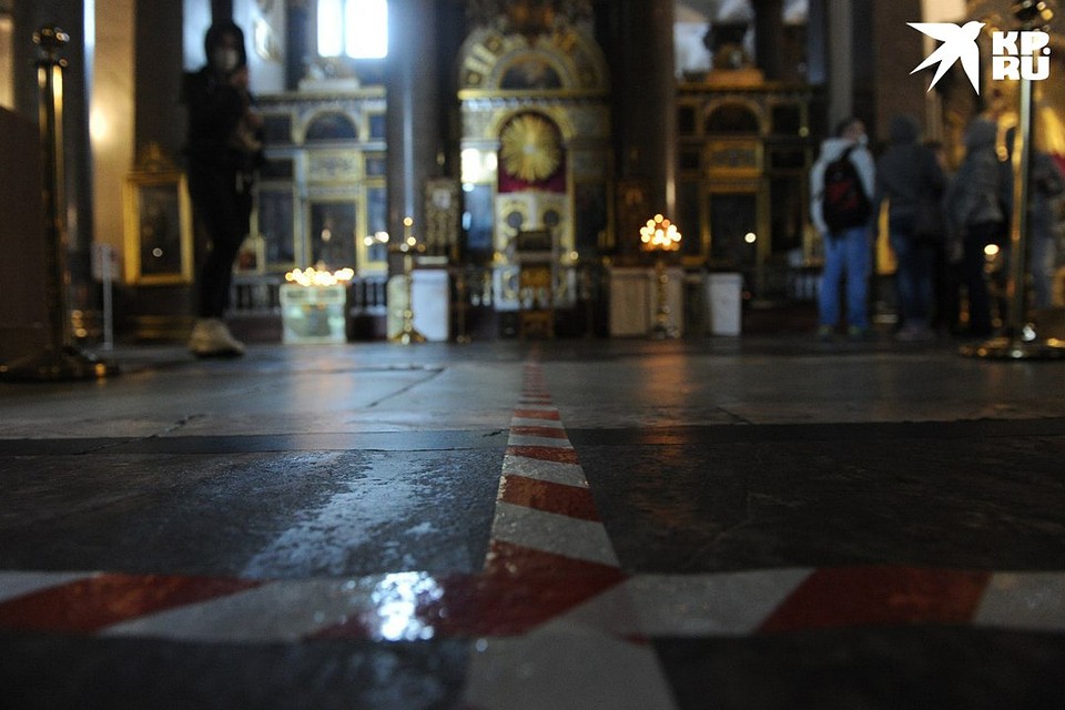 На полу нанесена специальная разметка Фото: Олег ЗОЛОТО