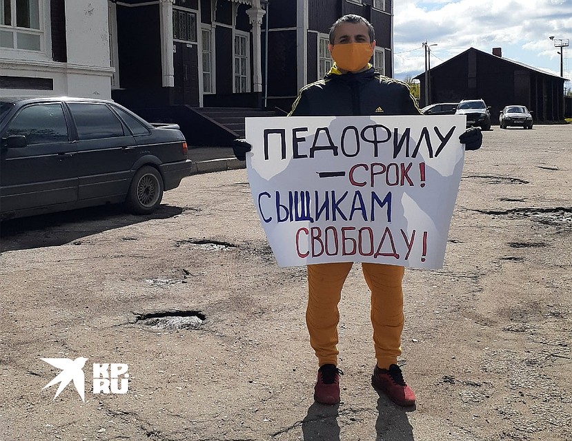 Участник пикета в поддержку оперов. Фото предоставлено Иваном Кулаковым