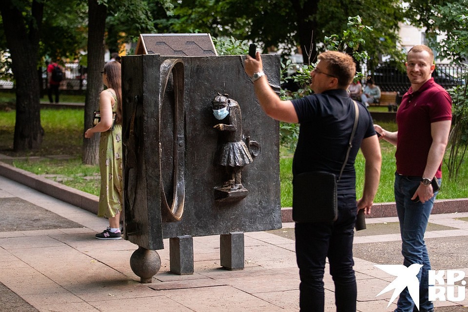 Мартышка на Патриках одета по последней моде. Фото: Андрей АБРАМОВ