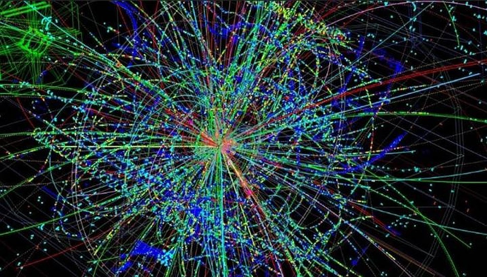 Физики рассчитывают обнаружить еще неизвестные частицы, которые вылетят в результате столкновений, электронов, позитронов, протонов и тяжелый ионов.
