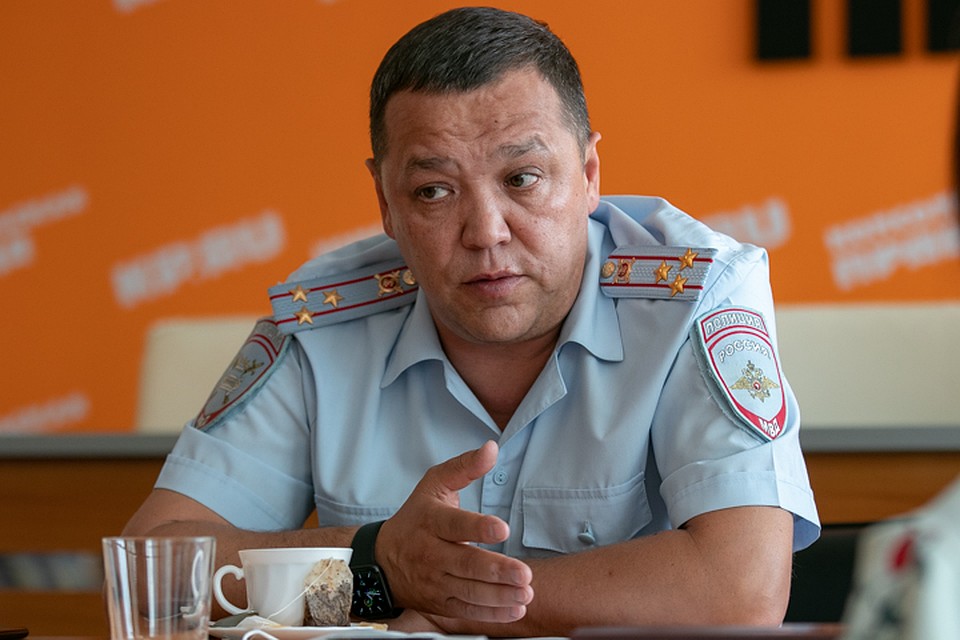 Главный гаишник на уровне интуиции подмечает нарушителей, просто двигаясь в транспортном потоке Фото: Рустем АХУНОВ
