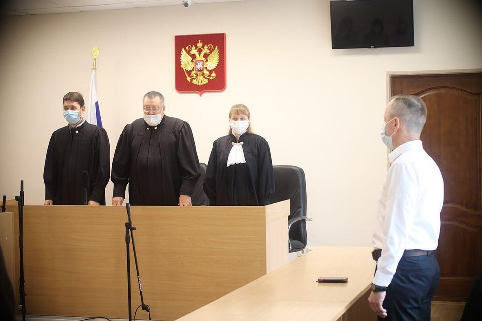 Судья приговорил учителя к 9.5 годам строгого режима. Фото: Василий Вахрин