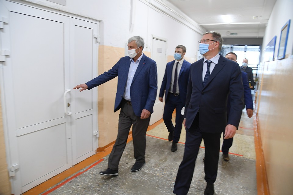 Александр Бурков сфере образования уделяет особое внимание. Фото: Пресс-служба администрации Омской области