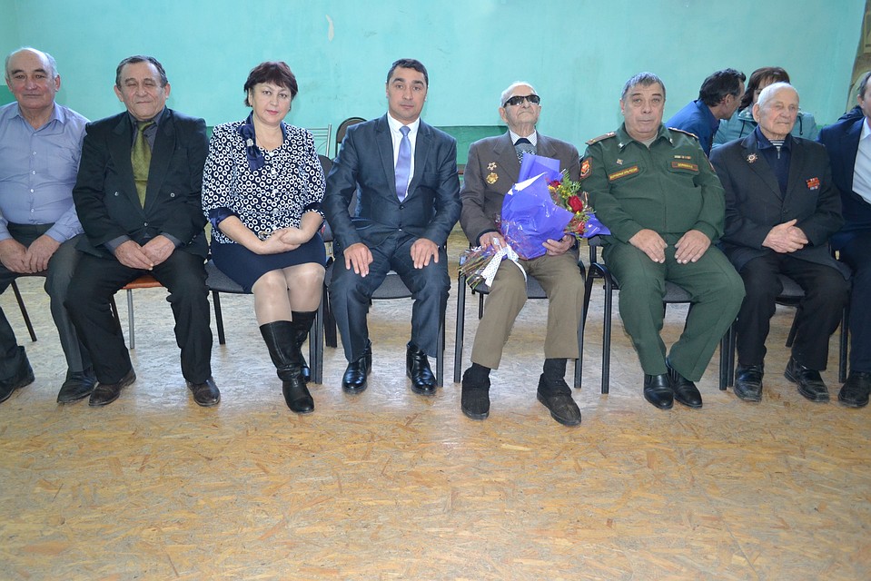 На столетний юбилей Ивана Несмеянова собрались администрация района и ветераны МВД