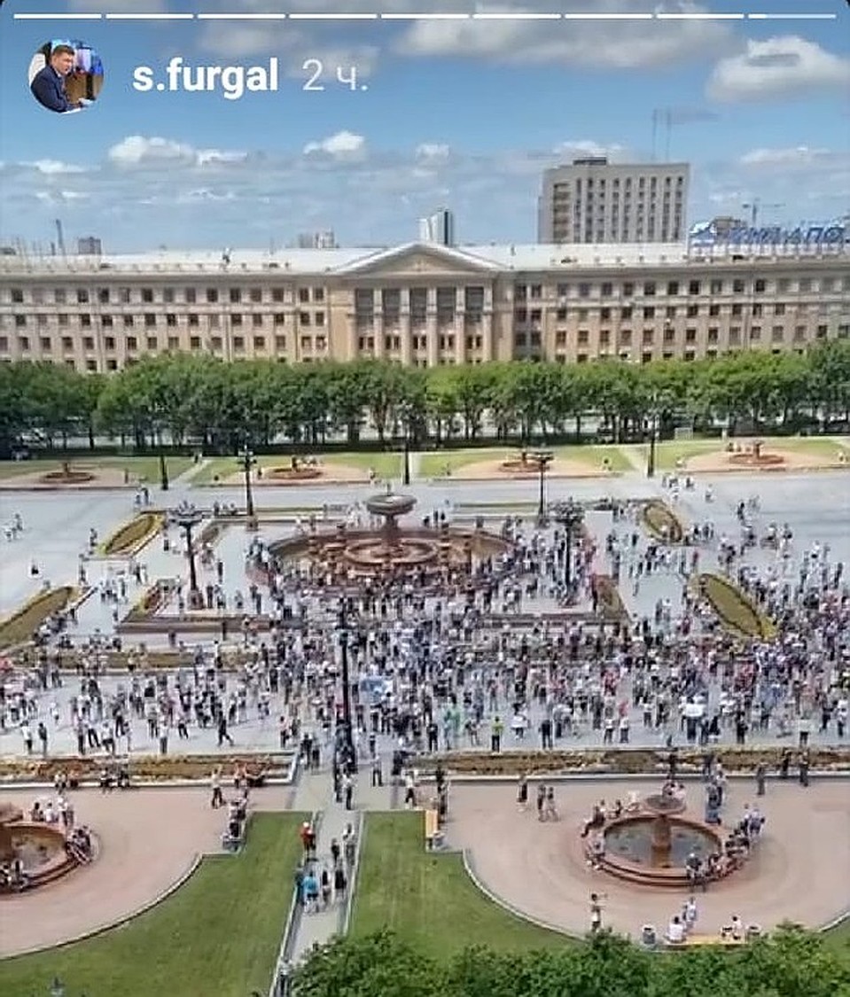 В инстаграме Сергея Фургала шла прямая трансляция событий на площади