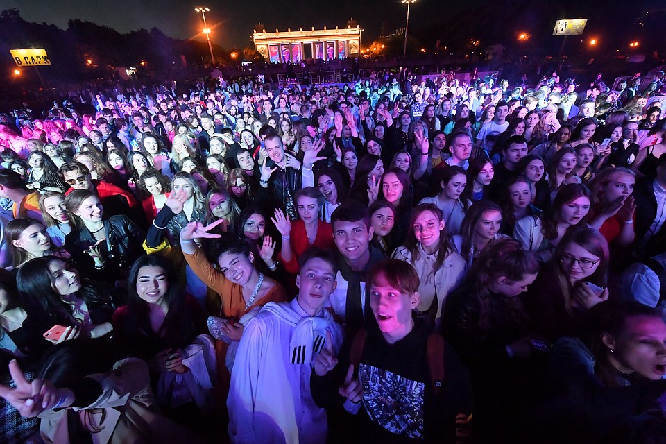 Перед сценой не было свободного места. Фото: Владимир ВЕЛЕНГУРИН