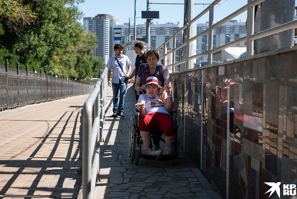 Около Московского шоссе пандусы есть Фото: Ксения ТИМОФЕЕВА