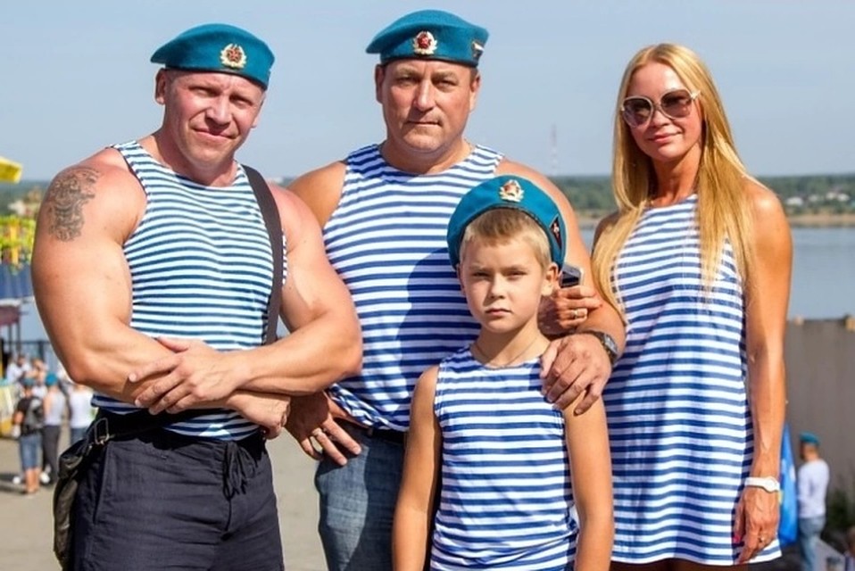 Для многих пермяков день ВДВ - праздник семейный. Фото: Николай ОБЕРЕМЧЕНКО