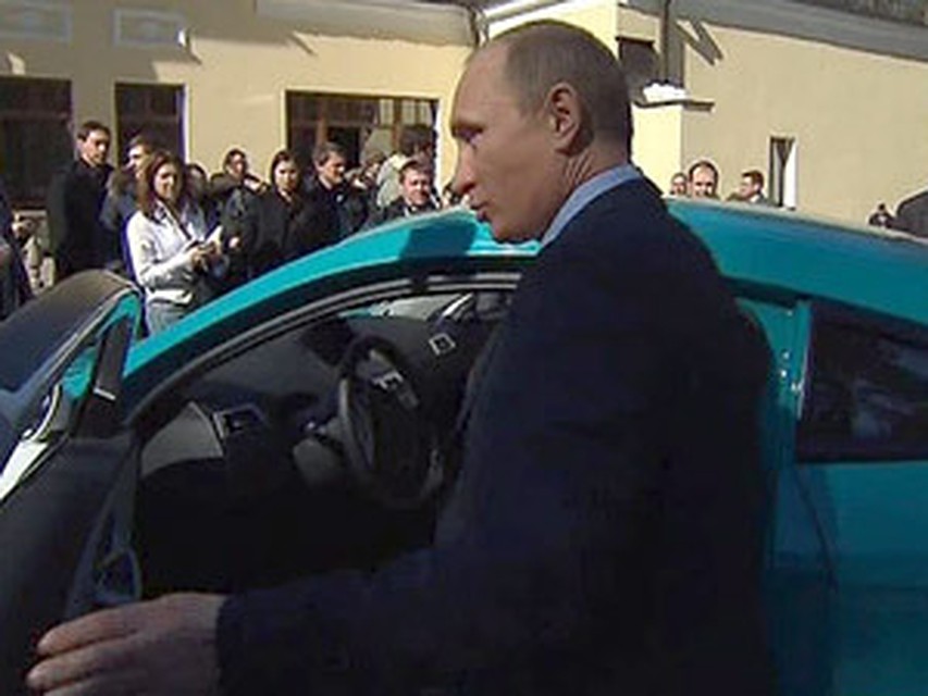 Владимиру Путину рассказали, что массовый выпуск авто начнется со следующего года
