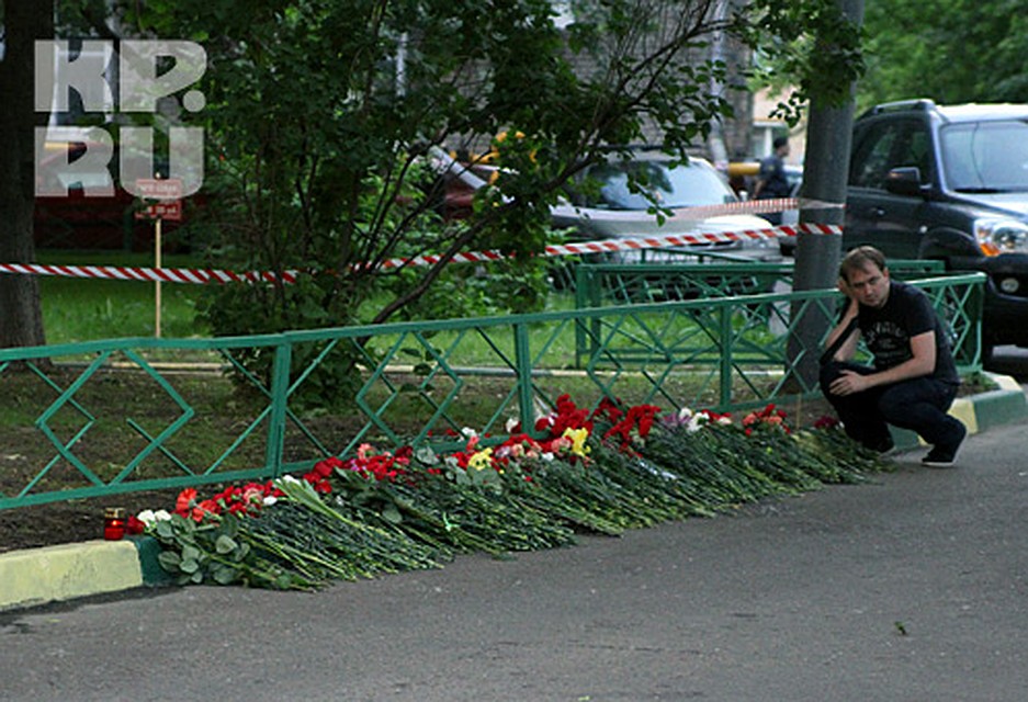 Место убийства Буданова все еще оцеплено ОМОНом Фото: Вадим ШЕРСТЕНИКИН