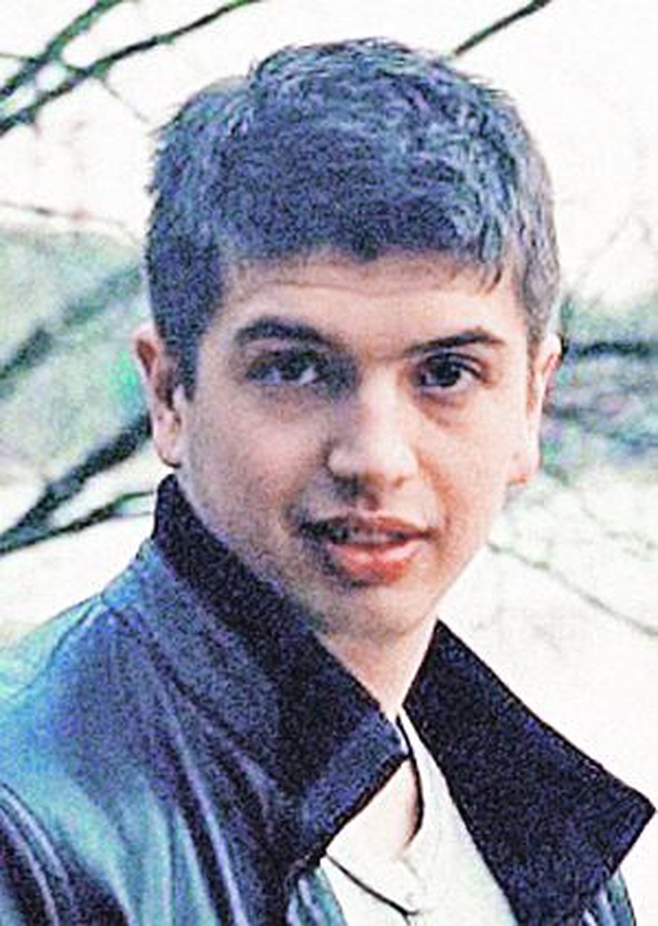 Ваня и сам был не мальчик для битья: рост - под два метра, занимался бодибилдингом...