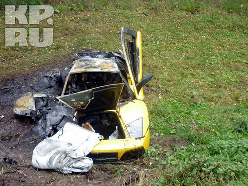 29-летний владелец Lamborghini в последний момент успел выскочить из горящей машины.