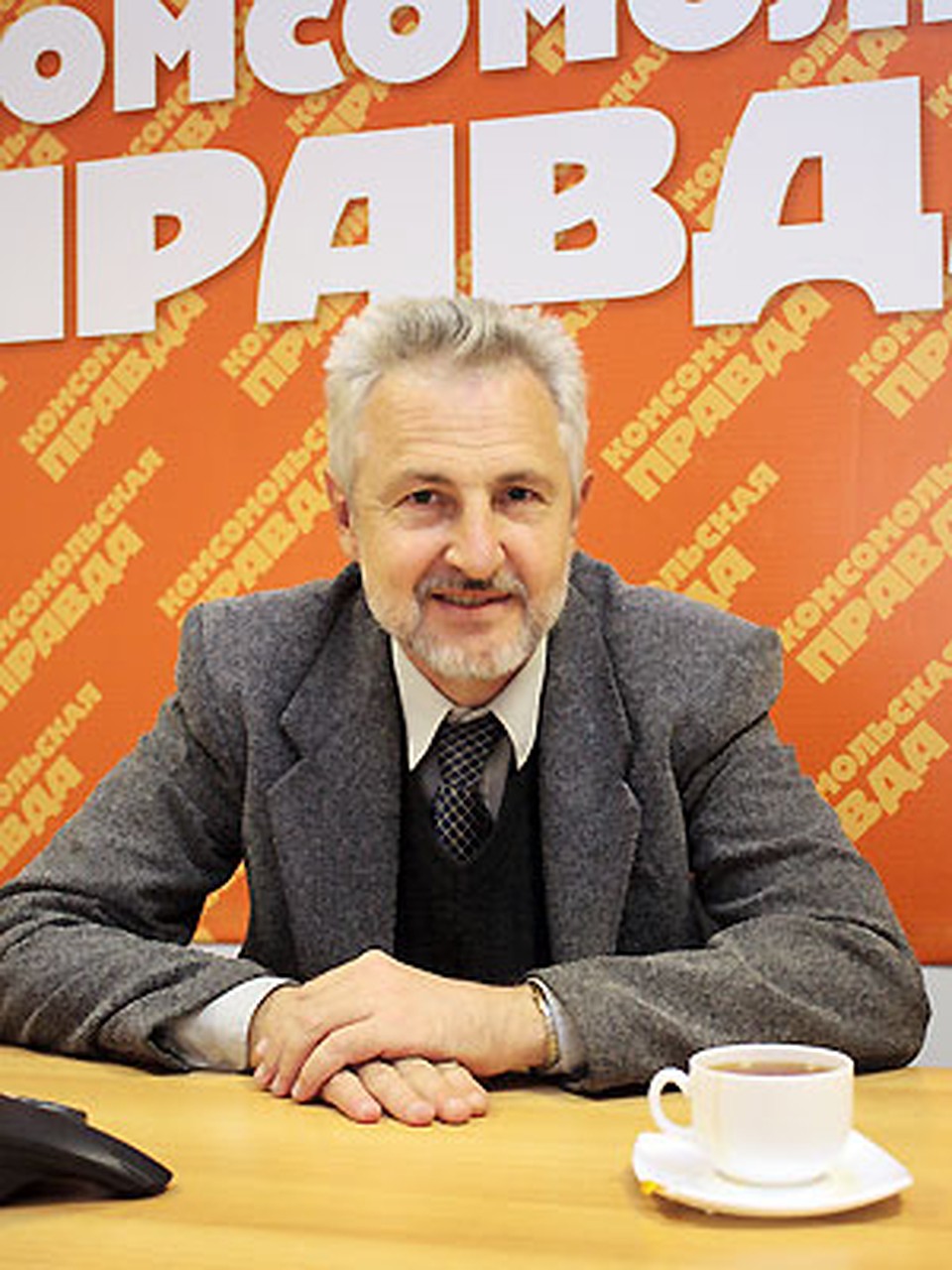 На вопросы читателей в пресс-центре «Комсомолки» отвечал врач-психотерапевт, психиатр, сексолог Михаил Биккель
