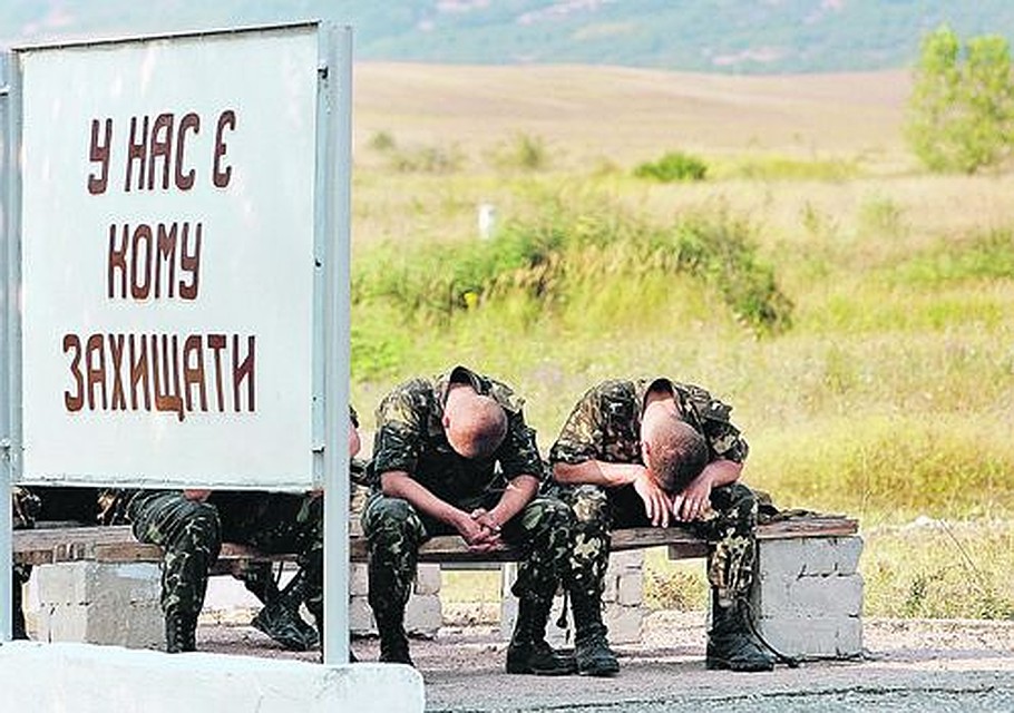 На самом деле большинство республик СССР защищать практически некому. Вот они и обращаются за помощью - кто к нам, кто к НАТО... Фото: РИА Новости