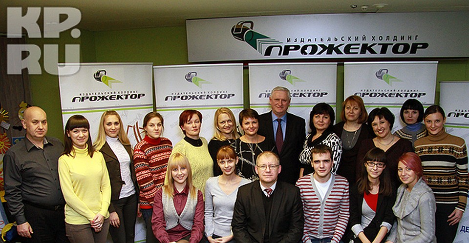 Игорь Савинцев с коллективом ИХ «Прожектор» Фото: Олег УКЛАДОВ