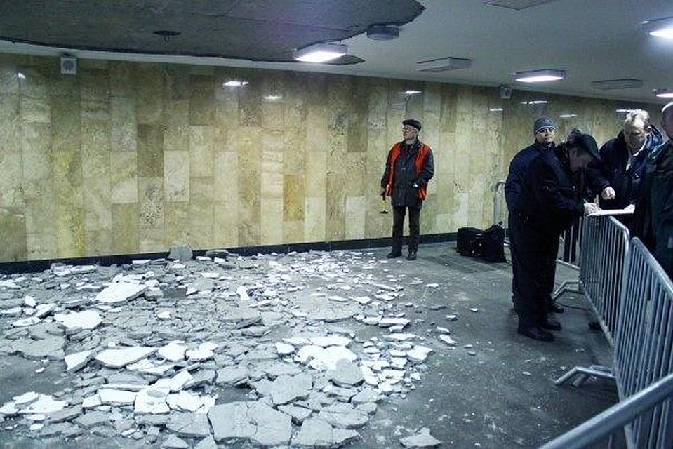 Часть облицовки потолка рухнула на новой станции московского метро «Пятницкое шоссе»