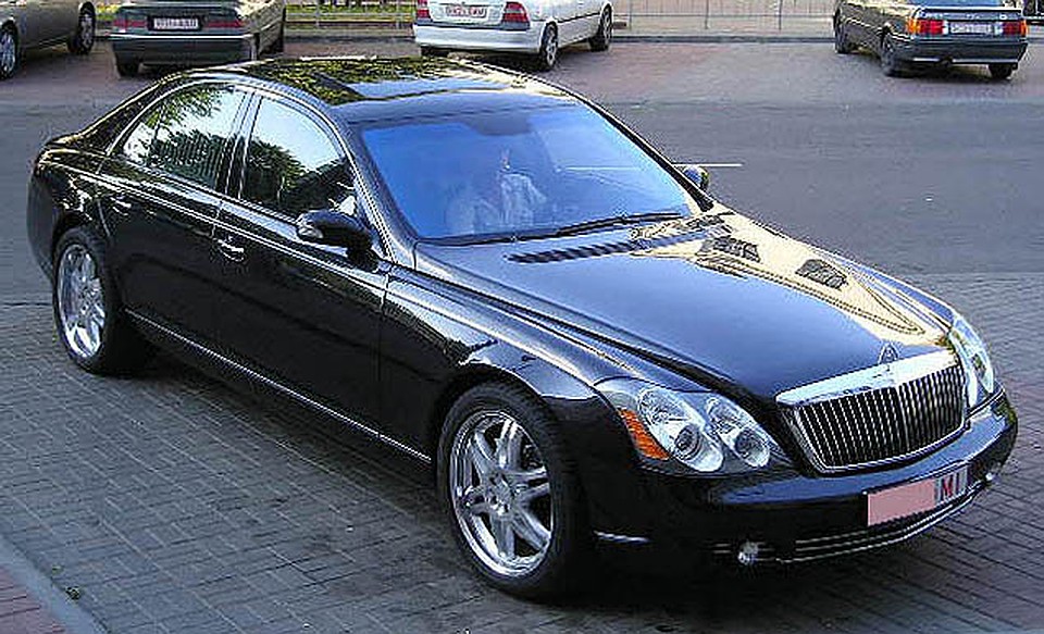 Роскошный Maybach 57 на бульваре Мулявина видели еще в 2005 году.