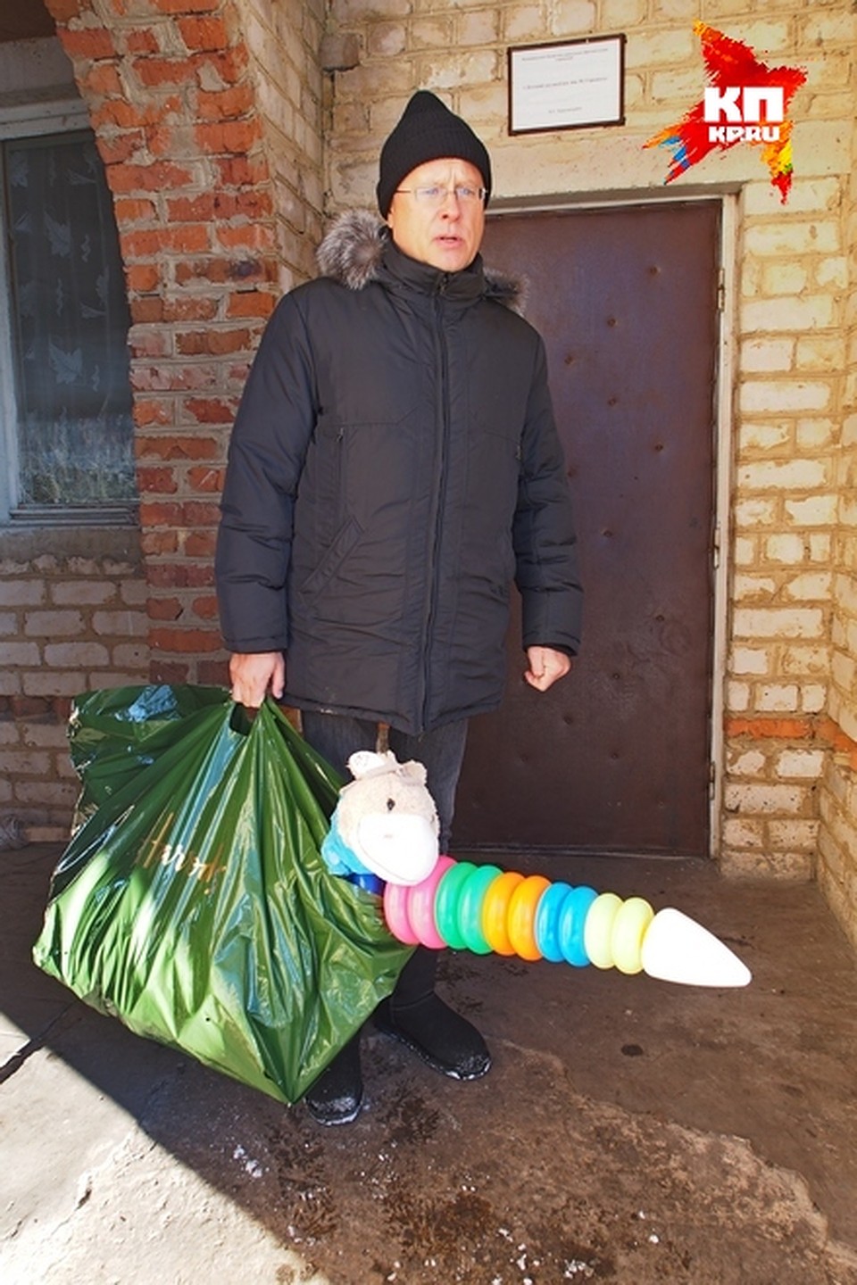 - Вот, мои дети отдают свои игрушки для детского сада Фото: Алексей ФОКИН