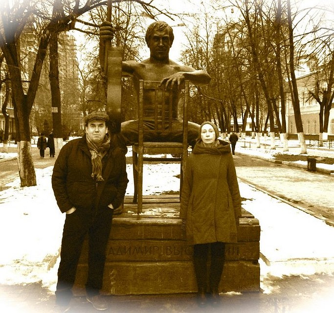 Садальскому и Васильевой понравился памятник Высоцкому в Воронеже.