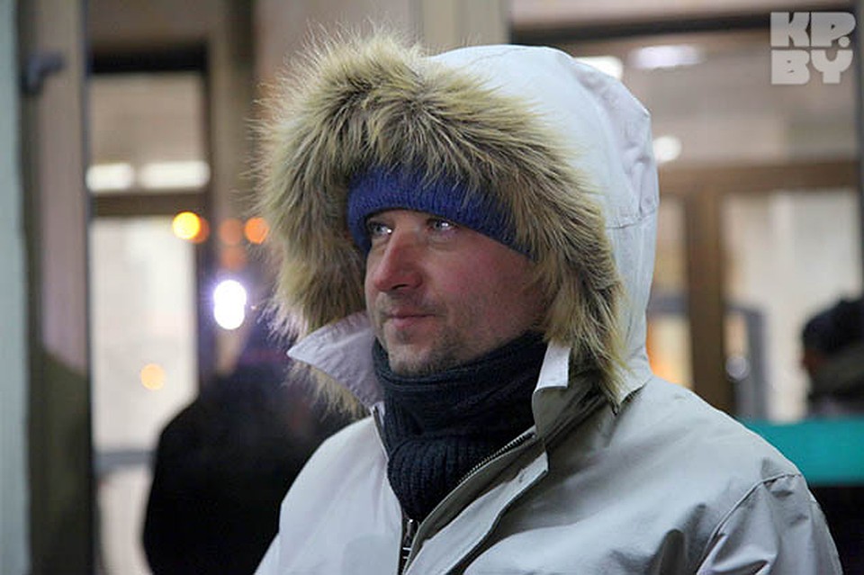 На съемках всем было очень холодно. И продюсеру Сергею Ждановичу тоже