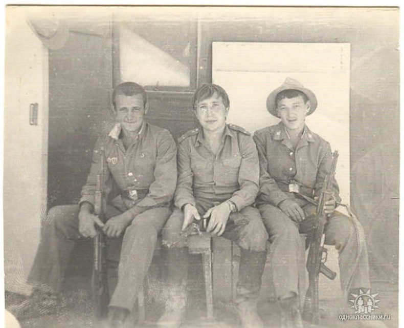 Олег Пермяков и его сослуживец Александр Шлюнд(слева). Баграм, 1980 год