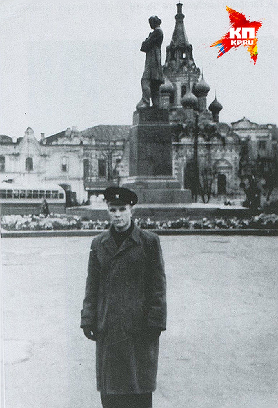 Юрий Гагарин на площади Чернышевского в Саратове. Снимок сделан в 1953 году, во время учебы в саратовском индустриальном техникуме
