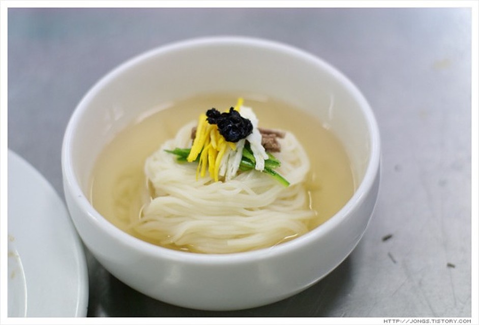 Для приготовления куксу чангук нужна пшеничная или гречневая лапша