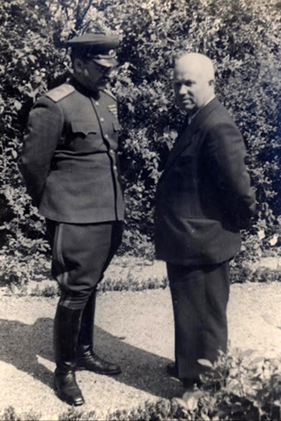 Н.С. Хрущев и маршал П.А. Ротмистров. Потсдам, 1945 г. Фото: из коллекции С.Н.Хрущева, из архива «Комсомольской правды».