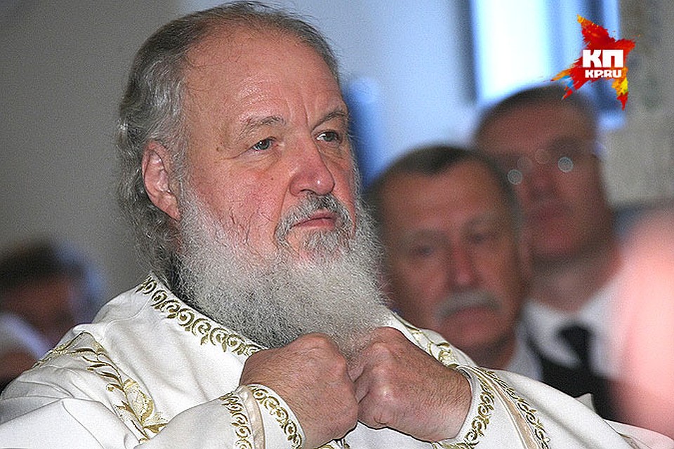 2009 год. Патриарх Кирилл готовится к службе на мероприятиях в честь 100-летия со дня основания Марфо-Мариинской обители. Фото: Владимир ВЕЛЕНГУРИН