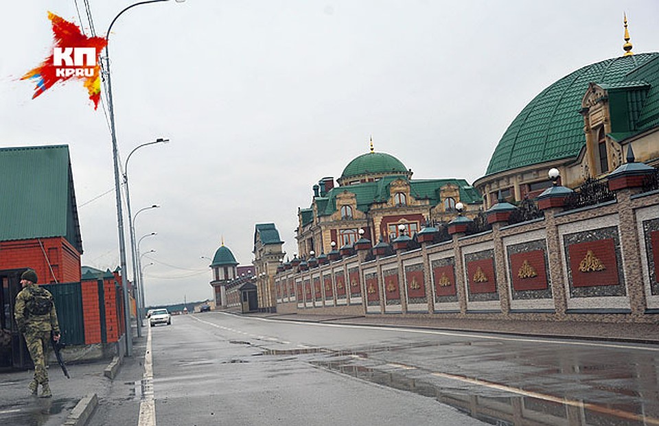 Дом депутата Госдумы Длимханова похож на дворец. Или на терминал аэропорта. Фото: Евгения ГУСЕВА