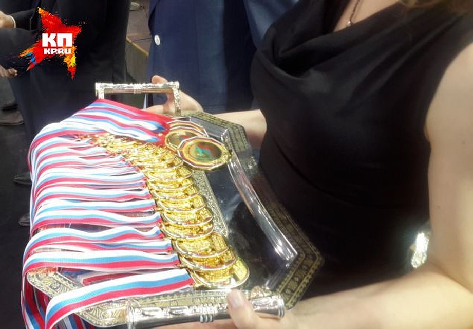 Медали чемпионов Фото: Максим КАДАЕВ