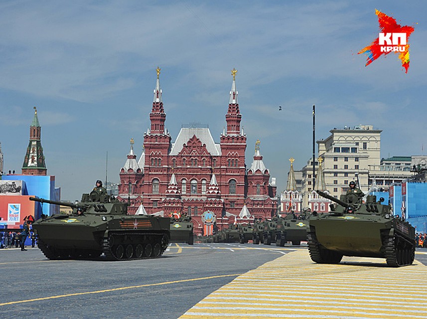 Еще со времен Сталина военные парады на Красной площади были призваны, в том числе, и для демонстрации новейших достижений оборонно-промышленного комплекса нашей страны Фото: Владимир ВЕЛЕНГУРИН