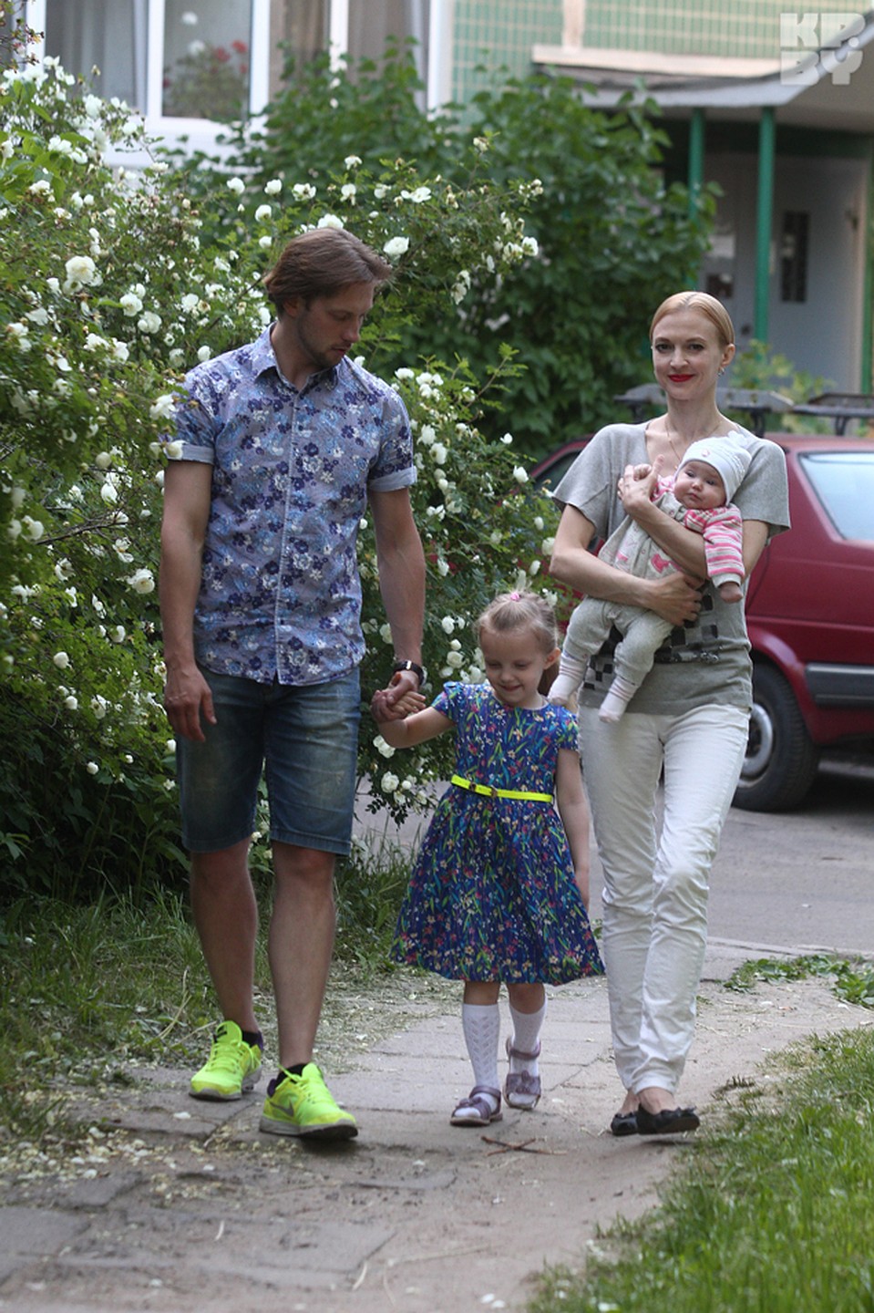 Солистка белорусского балета Ирина Еромкина с семьей. Фото: Виктор ГИЛИЦКИЙ