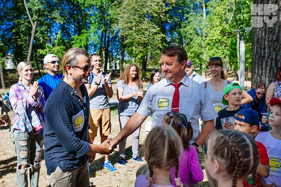 Александр Патлис (слева) и Евгений Крыжановский привели своих детей на праздник. Фото: личный архив