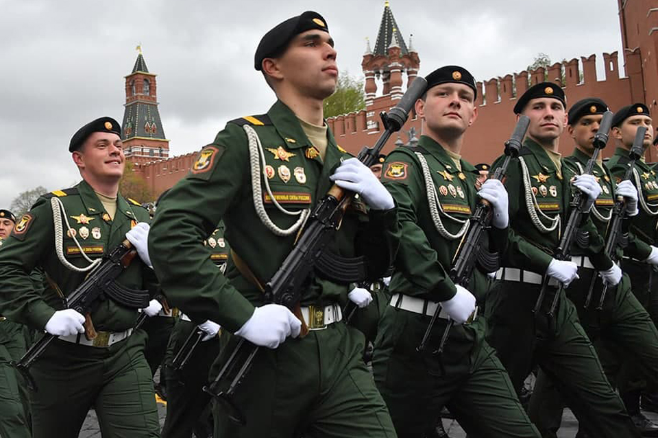 Видео Парада Победы в Москве 9 мая 2021: лучшие моменты шествия за полторы минуты