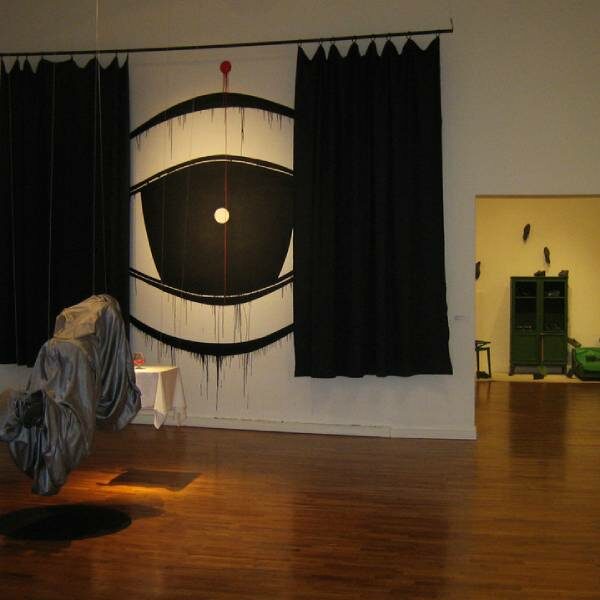 Выставка «Выход в красную дверь»