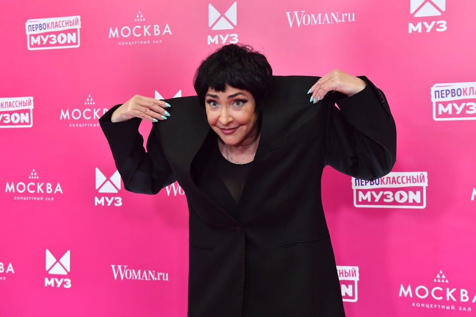 Лолита на фестивале МУЗ-ТВ «Первоклассный МузОН» рассказала про «булочную диету», а Дима Билан — про соревнование на шоу «Маска»